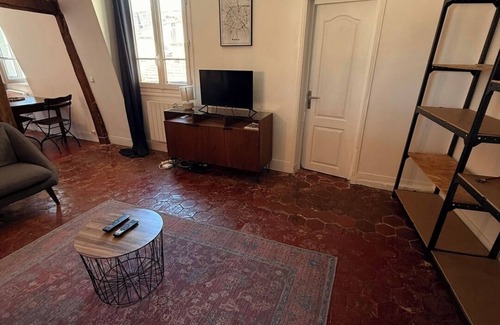 Strasbourg -Saint-Denis Apartment | BnBNook - Chic 1BR Close to Louvre and Opera