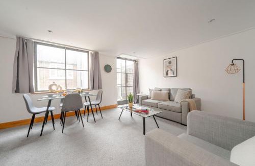 The City of London Apartment | BnBNova - Holborn - 2BR Near Covent Garden