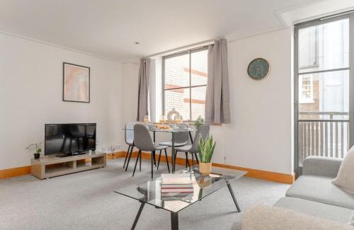 The City of London Apartment | BnBNova - Holborn - 2BR Near Covent Garden