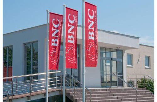 Nove Mesto Hotel | BNC Hotel - Restaurant - Bowling