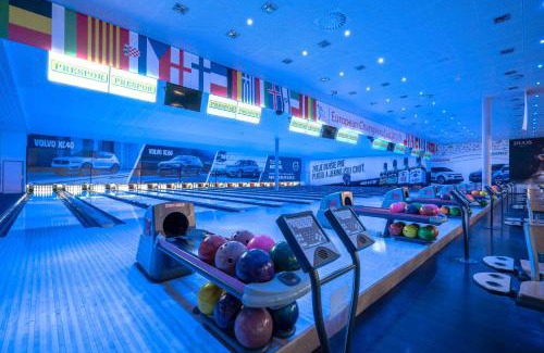Nove Mesto Hotel | BNC Hotel - Restaurant - Bowling