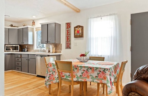 Central - Terry House | Bo's Multi-Family/Group Sanctuary with Hot tub