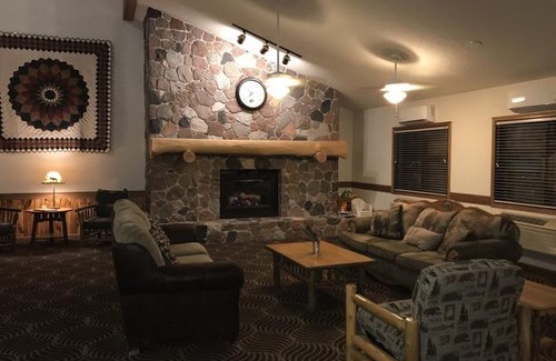 Wautoma Hotel | Boarders Inn and Suites by Cobblestone Hotels Wautoma