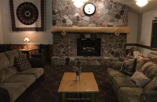 Wautoma Hotel | Boarders Inn and Suites by Cobblestone Hotels Wautoma