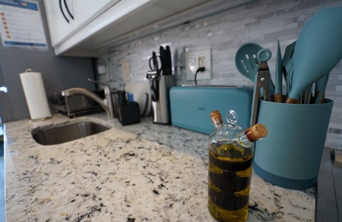 Northeast Virginia Beach Condo | Boardwalk Oceanfront Condo | Pool + Dining