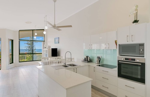 Bilinga Apartment | Boardwalk Pacific 8 - Beachfront Bilinga - Min. 3 Night Stays!