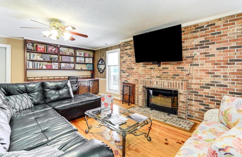 Oriental Apartment | Boat Dock and Ramp Canal-Front Home!