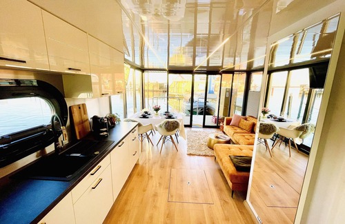 Heiligenhafen Boat Rental | Boat 'Hausboot Inkl Motorboot, Ostsee' with Sea View, Private Terrace and Wi-Fi
