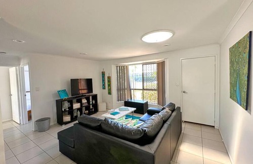 Bellara House | Boat Hound on the Lake