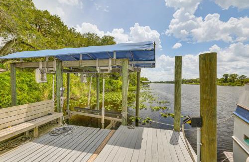 LaBelle House | Boat Lift and Private Dock Riverfront LaBelle Gem