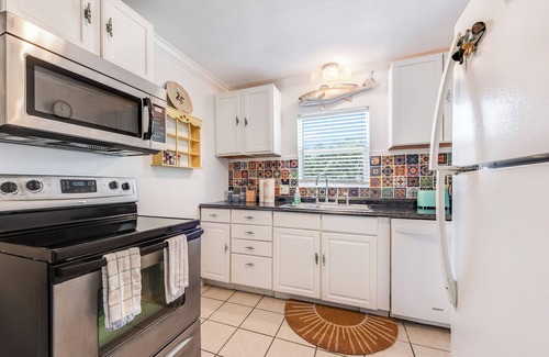 Aransas Pass House | Boat Parking, fully fenced yard, Pets OK, Pool Access