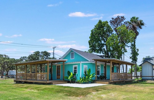 Aransas Pass House | Boat Parking, fully fenced yard, Pets OK, Pool Access