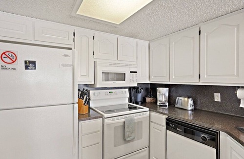 Oatmeal Condo | Boat slip & ramp swimming pool, hot tub LakeTravis