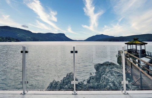 Maple Bay Cottage | Boathouse on Maple Bay