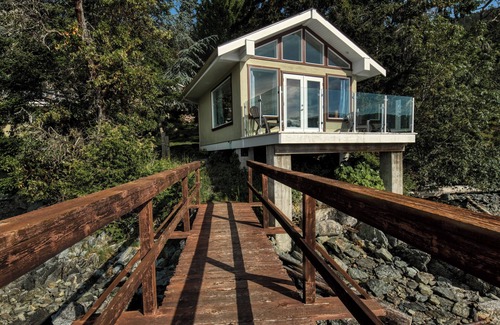 Maple Bay Cottage | Boathouse on Maple Bay