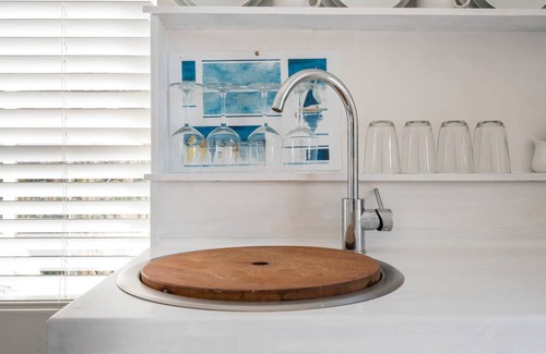 Surfdale Apartment | Boatsheds on the Bay, Boatshed #1