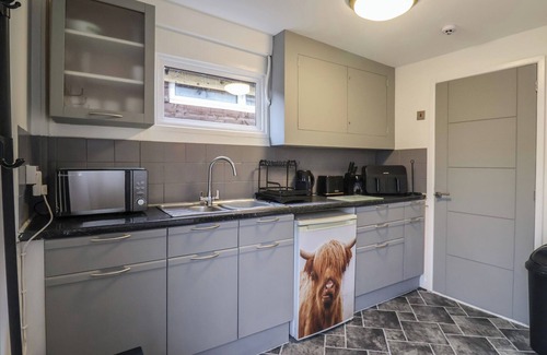 Chard Cottage | BOBBY'S LODGE, pet friendly, with a garden in South Chard