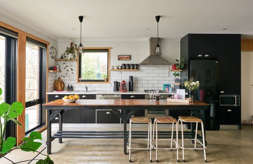 Ballarat House | Bobby Three One Oh. Pet Friendly