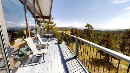 Red River House | Bobcat Peak - Luxury Mountain Home - Hot Tub - Secluded - WiFi - Washer - Dryer - Amazing Views