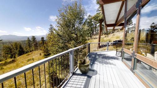 Red River House | Bobcat Peak - Luxury Mountain Home - Hot Tub - Secluded - WiFi - Washer - Dryer - Amazing Views