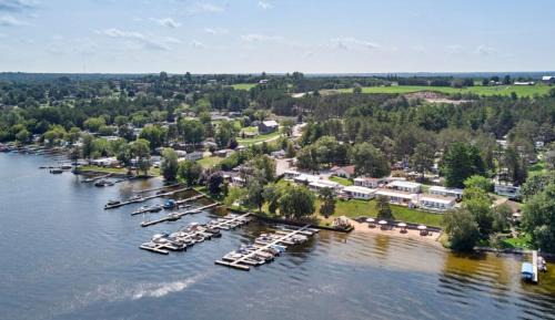 Bobcaygeon House | Bobcaygeon Shores Cottage Resort