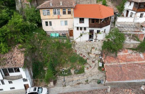 Veliko Tarnovo House | Bobevata guest house - entire house - stunning view old town