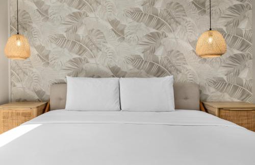 Tuscany Residence Aruba Apartment | Bocobay Porta al Sole - Luxury Condos 5 min Walk to Ritz and Palm Beach