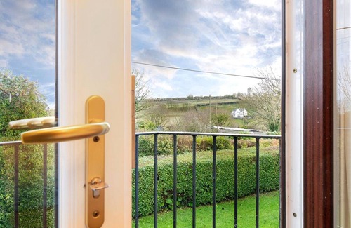 Beaumaris Cottage | Bodfryn Cottage - Three Bedroom Cottage, Sleeps 6