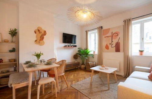 Metz-Centre – Ancienne Ville Apartment | Bohemian Bakoua & Chesterfield Cottage, hyper-centre