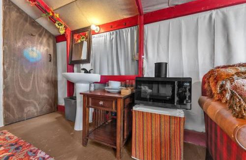 Fredericksburg House | Bohemian Cabin: Hot-tub, Serene Retreat, Pet-Friendly, 10-Mins to Downtown!