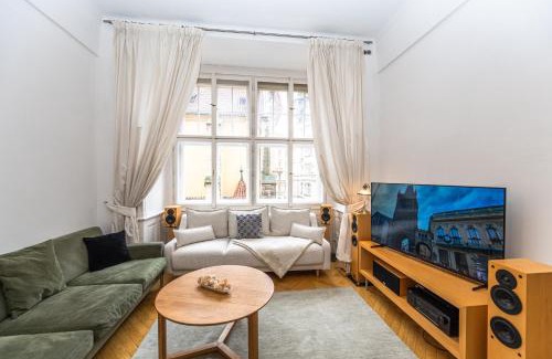 Josefov Apartment | Bohemian charm apartment by Paris Avenue 1