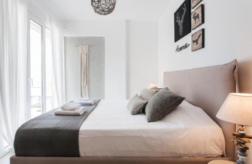 Filopappou Apartment | Bohemian Glyfada - Greecing