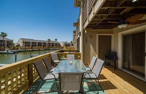 Harbor Oaks Condo | BoHo by the Bay | Pet Friendly + Boat Slip