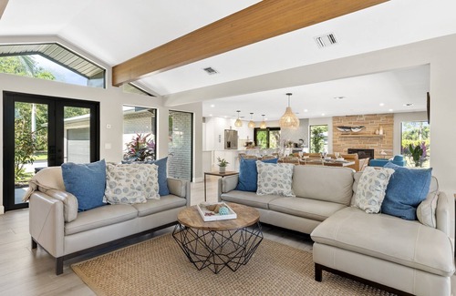 Central Naples House | Boho Chic Estate-40Ft Pool/Spa-Coolest House in Naples!