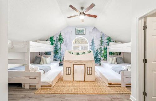 Pocono Lake House | Boho Haven Hideaway - Walk to Pool,Theater,Arcades, Firepit, Lake Access