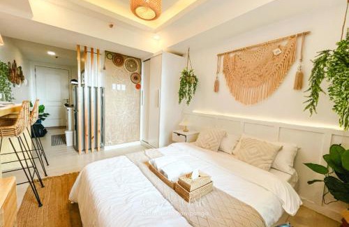 San Fernando Apartment | Boho-Inspired Studio for Couples with Huge Balcony