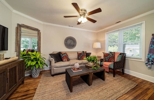 Easley House | Boho on B St- Monthly Rental 2min to DWT Easley