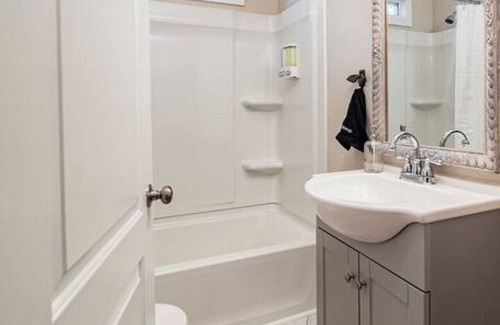 Easley House | Boho on B St- Monthly Rental 2min to DWT Easley