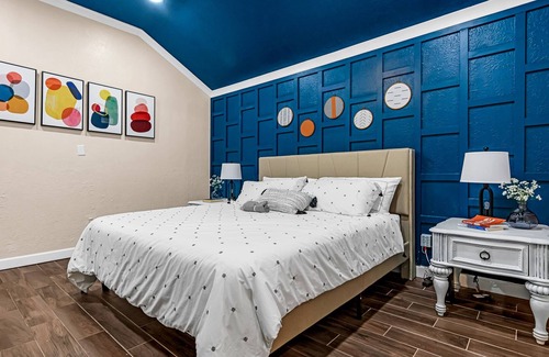 George Bush Park/Eldridge House | Boho Vibrant 80s Livings 4 BR's House Mural Garden in Houston Energy Corridor