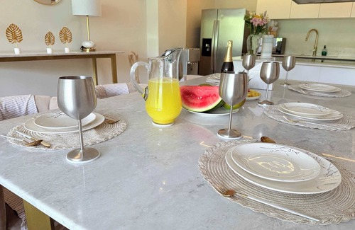 Emiliano Zapata Apartment | Bolongo 2BR your exclusive oceanfront escape