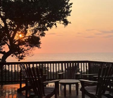 Leisure Bay House | Bon-up-a-Tree log house with jacuzzi ocean views, south coast Kwa Zulu Natal