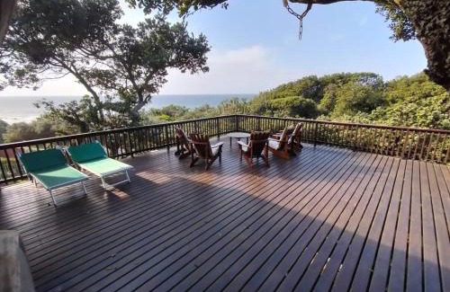 Leisure Bay House | Bon-up-a-Tree log house with jacuzzi ocean views, south coast Kwa Zulu Natal