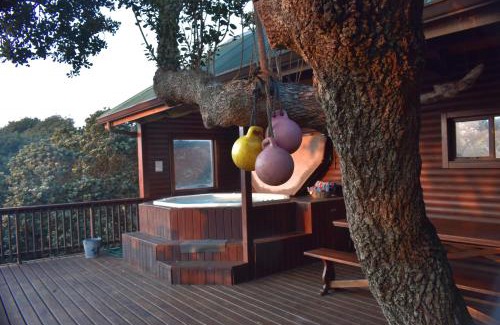 Leisure Bay House | Bon-up-a-Tree log house with jacuzzi ocean views, south coast Kwa Zulu Natal