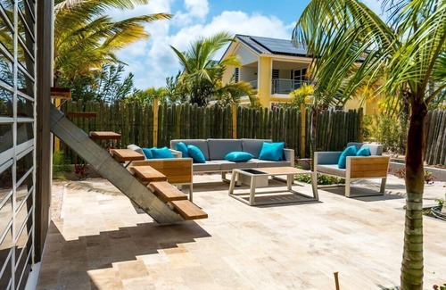 Belnem Villa | Bonaire Island Villa steps to ocean