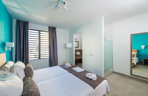 Belnem Villa | Bonaire Island Villa steps to ocean