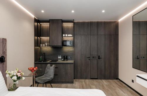 Kyiv Apartment | BonApart Saksaganskogo by UHM