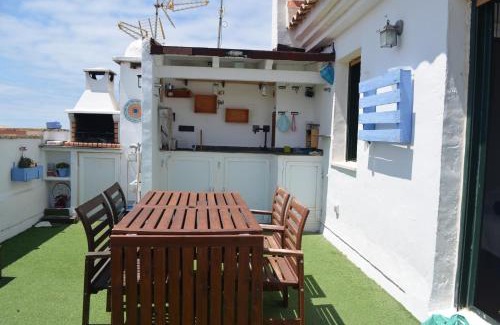 Atlanterra Apartment | BONITO ÁTICO AIRE ACONDICIONADO y BARBACOA