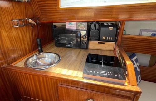 Canidelo Boat Rental | Bonito e Acolhedor Veleiro Localizado no Porto Junto á foz do rio Douro