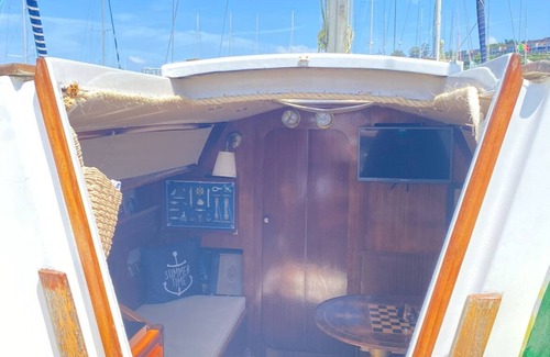 Canidelo Boat Rental | Bonito e Acolhedor Veleiro Localizado no Porto Junto á foz do rio Douro
