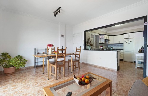Puerto de la Cruz Apartment | 'Bonito' Vacation with Sea View, Private Terrace and Wi-Fi